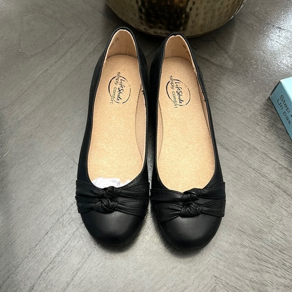 LIFESTRIDE Anika Slip-ons (WIDE) - Picture 4 of 11